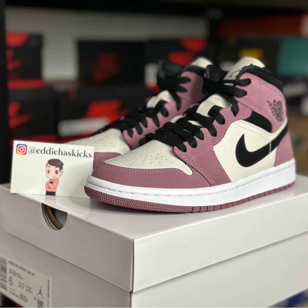 Nike Air Jordan 1 Mid Mulberry SE Size 6W DS